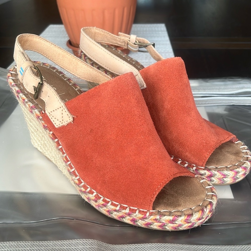 Tom’s Suede Wedge heels